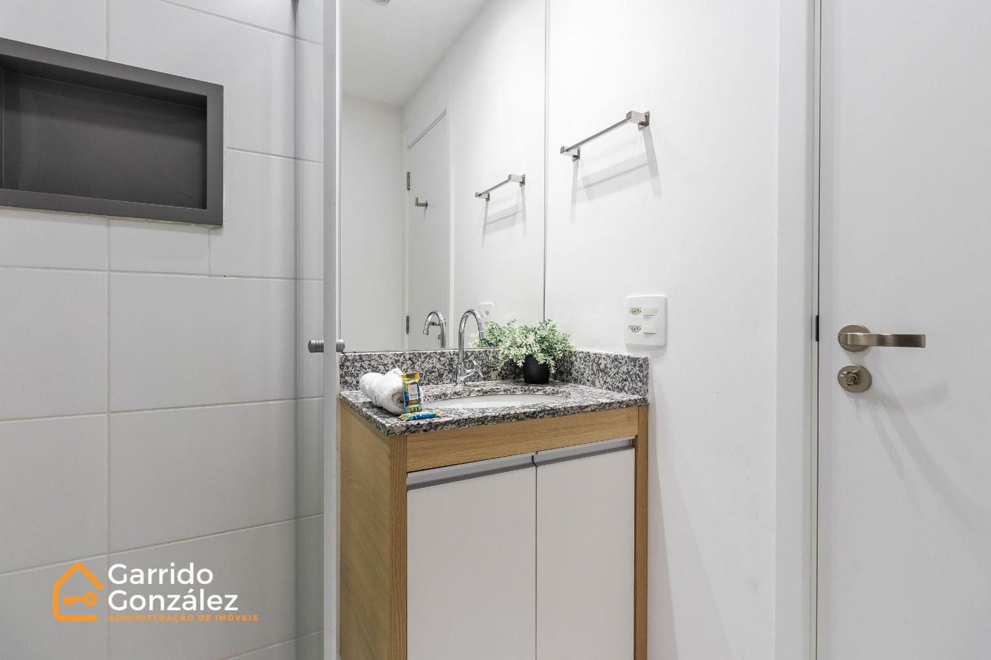 Charmoso No Bras Com Piscina - Metro Bras *
